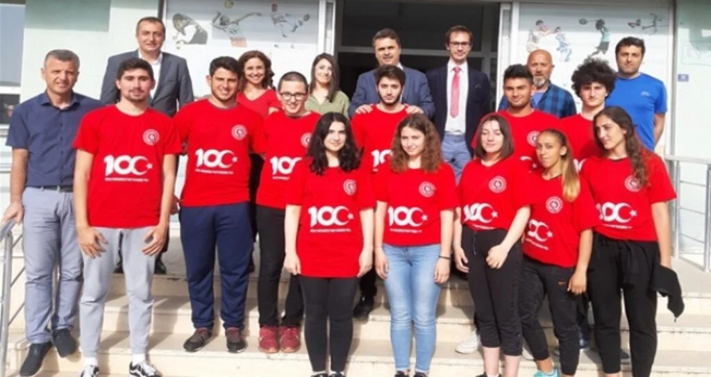 Sinoplu Yelken ve Kürekçiler Portekiz Yolcusu
