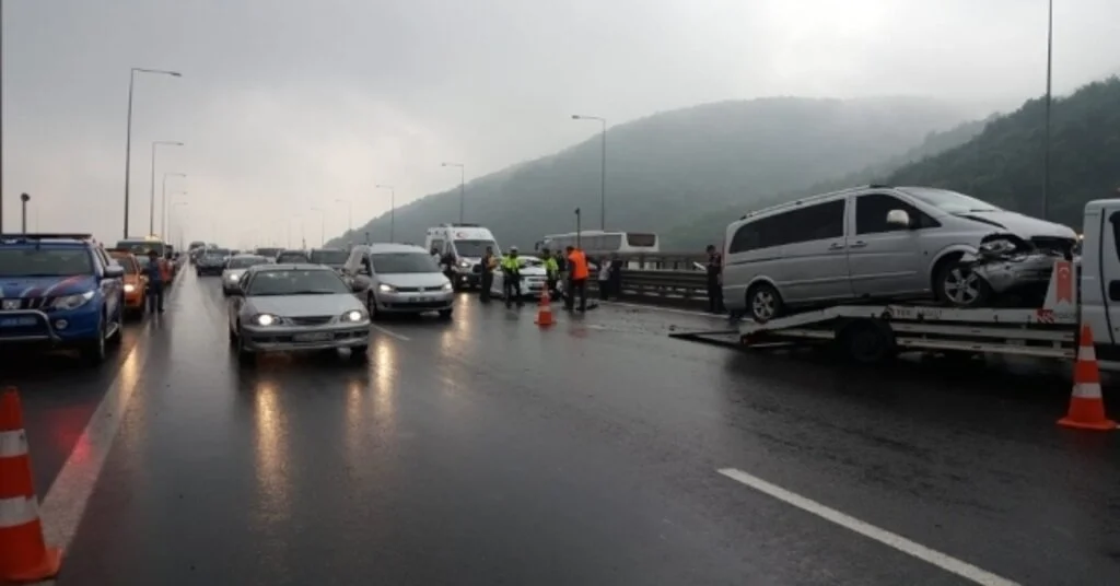 Temde Zincirleme Kaza: 2Si Çocuk 8 Yaralı
