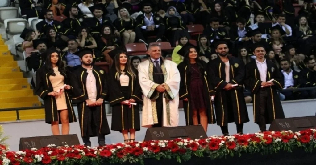 Toros Üniversitesinde Mezuniyet Coşkusu
