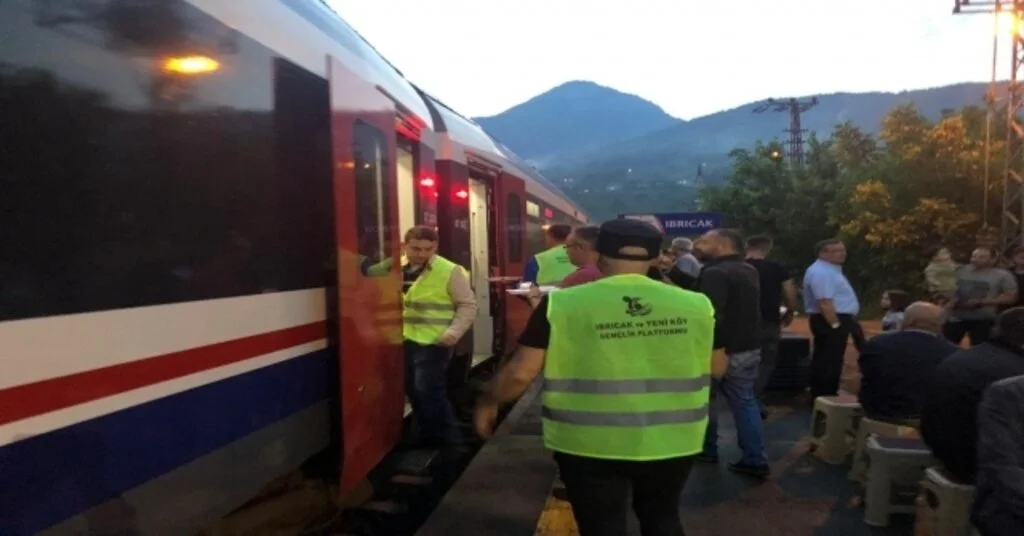 Tren Yolculuğuna İftar Arası