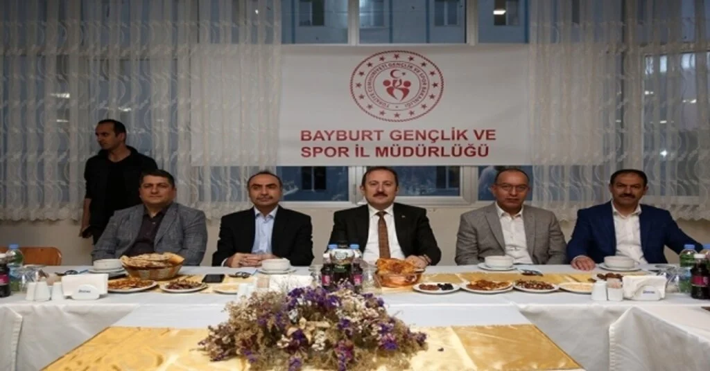 Vali Ali Hamza Pehlivan İftarını Öğrencilerle Birlikte Yaptı