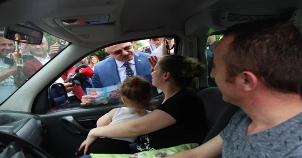 Vali Çakacaktan Çocuklara ‘Trafik Karnesi
