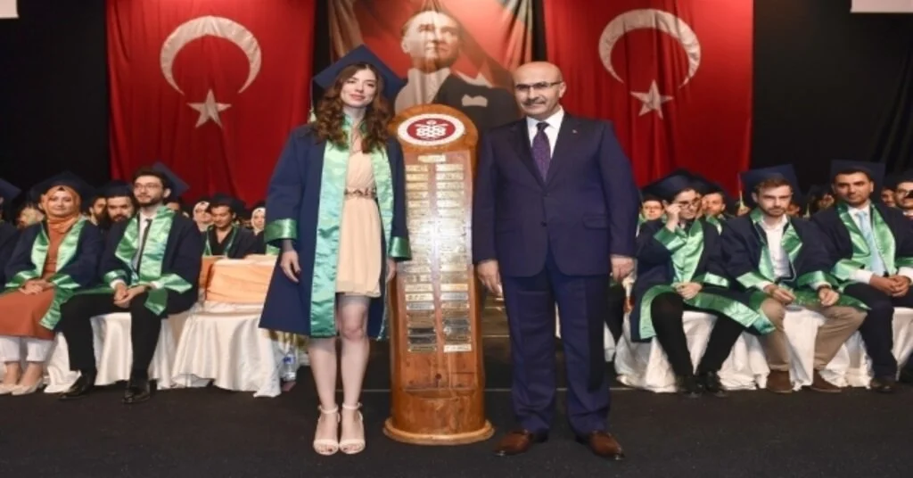 Vali Demirtaştan Genç Hekimlere Nasihat