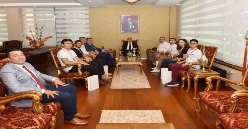 Vali Su, Şampiyon Öğrencileri Kabul Etti