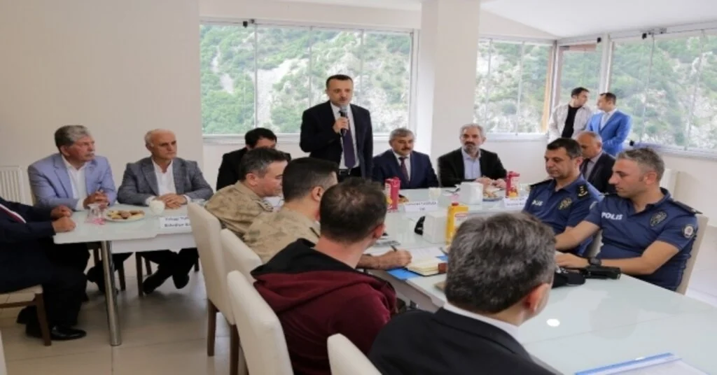 Vali Taşbilek Kürtün Ve Torul İlçesinde Muhtarlarla Buluştu