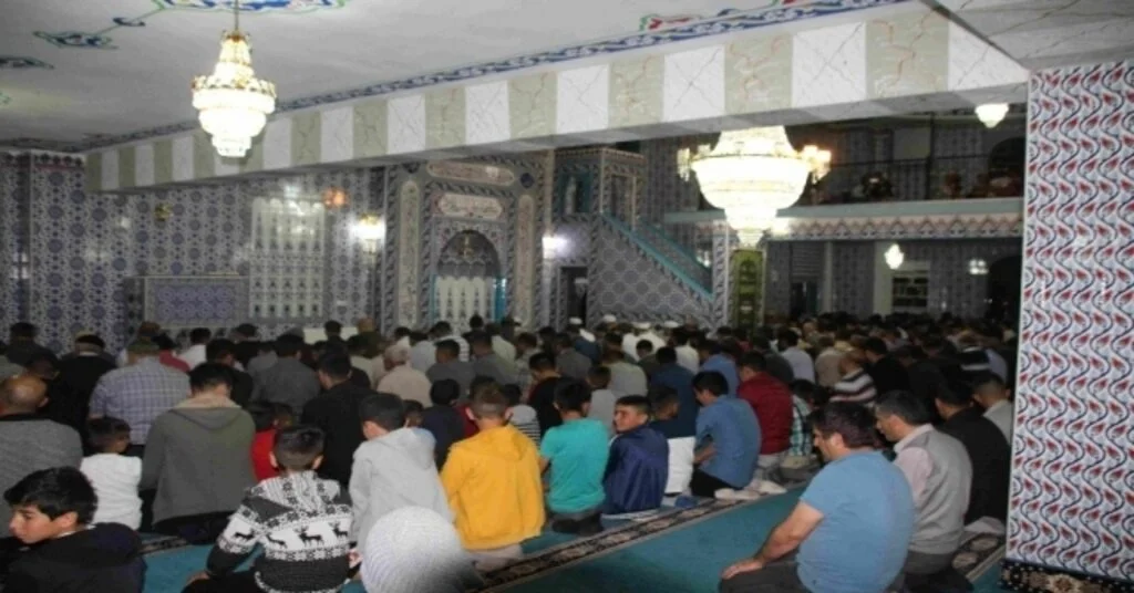 Vartoda Kadir Gecesi Programına Vatandaşlar Yoğun İlgi Gösterdi