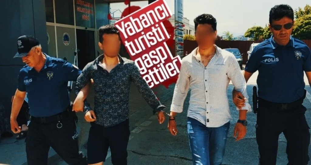 Yabancı turisti gasp ettiler