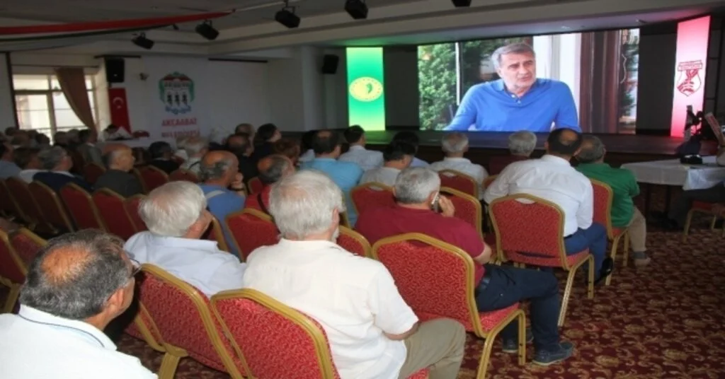 Yaklaşık 100 Yıllık Spor Tarihinin Anlatıldığı “Akçaabatta Spor Belgeseli” Gösterime Sunuldu