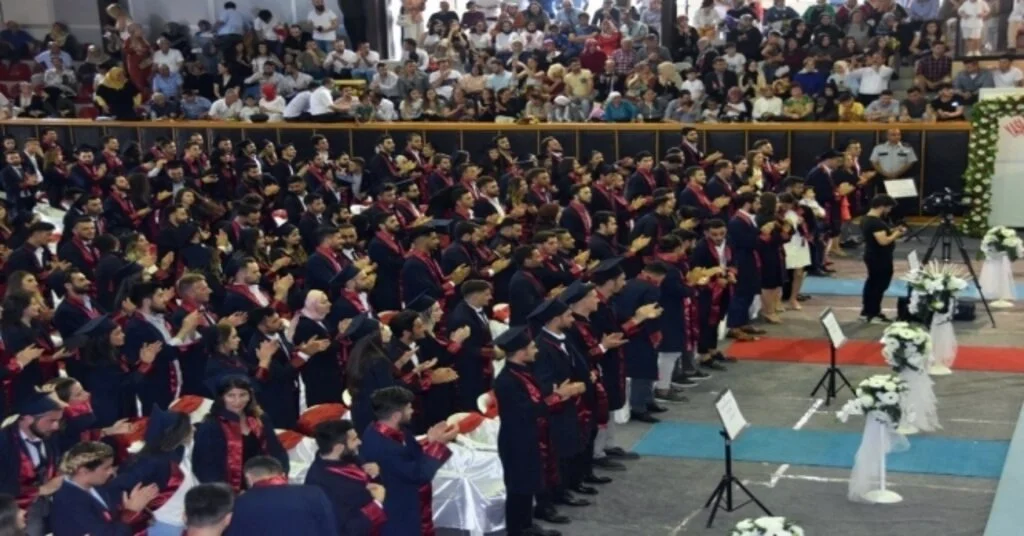 Yaşar Doğu Spor Bilimleri Fakültesi Mezunlarını Uğurladı