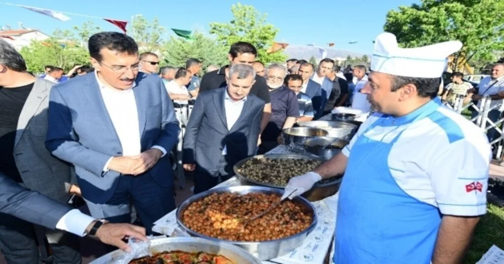 Yeşilyurtun Ünlü Yemekleri Kiraz Festivalinde Beğeniye Sunuldu