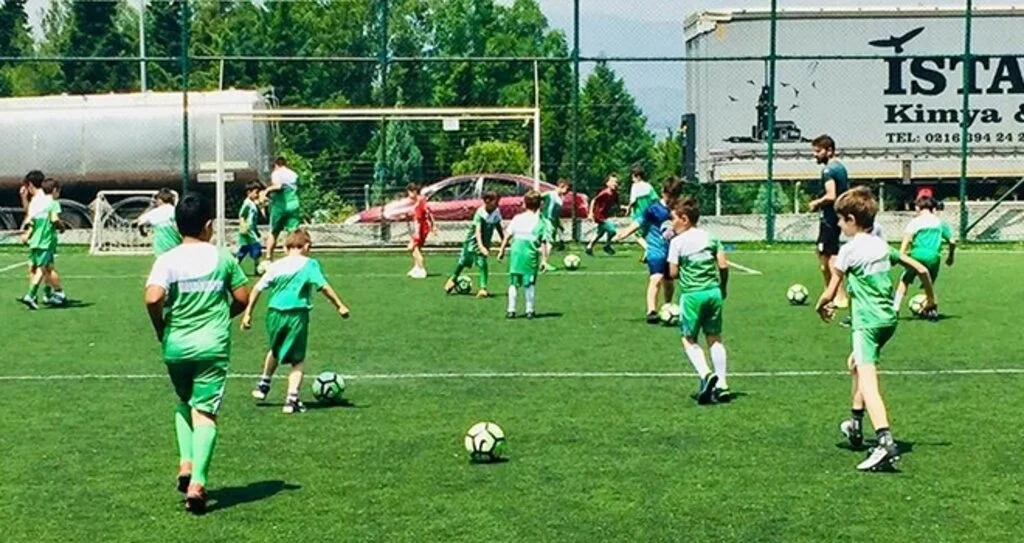 YILDIZLAR KARADENİZSPOR'DA YETİŞİYOR