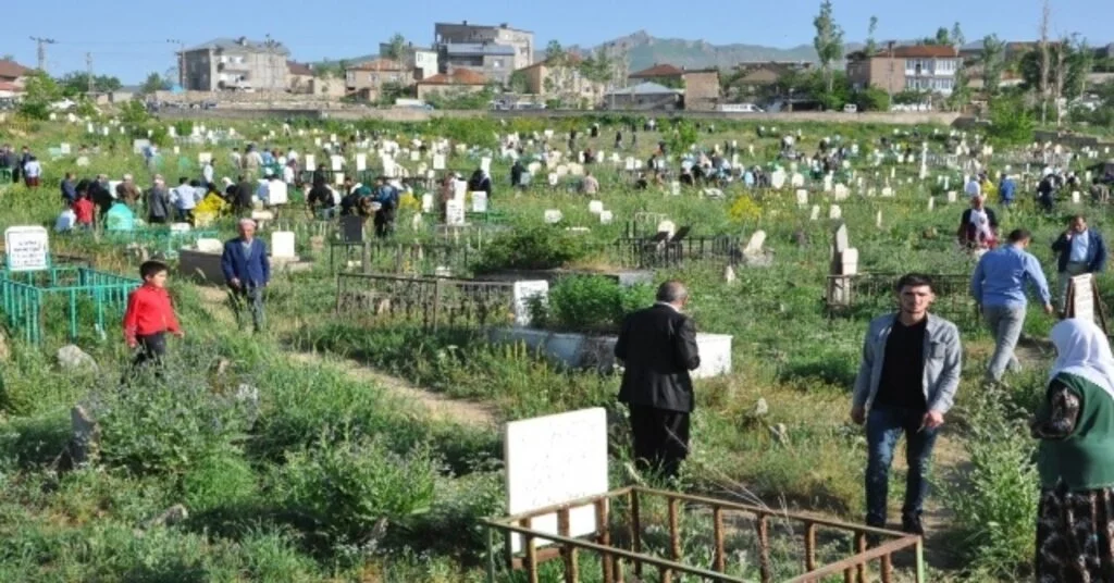 Yüksekovada Mezarlık Ziyareti