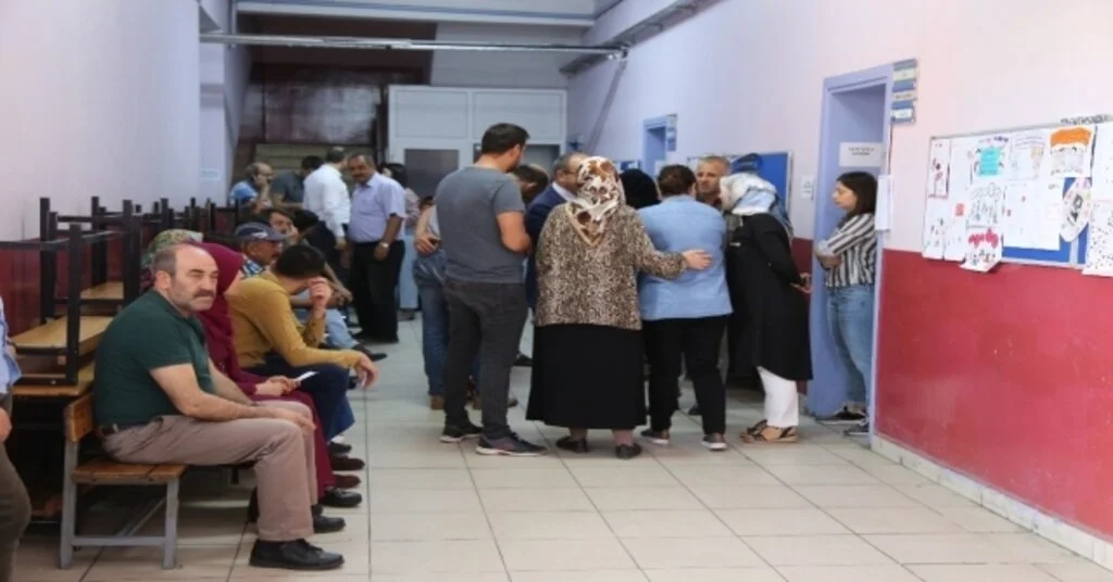 Yusufelinde Oy Kullanma İşlemi Başladı