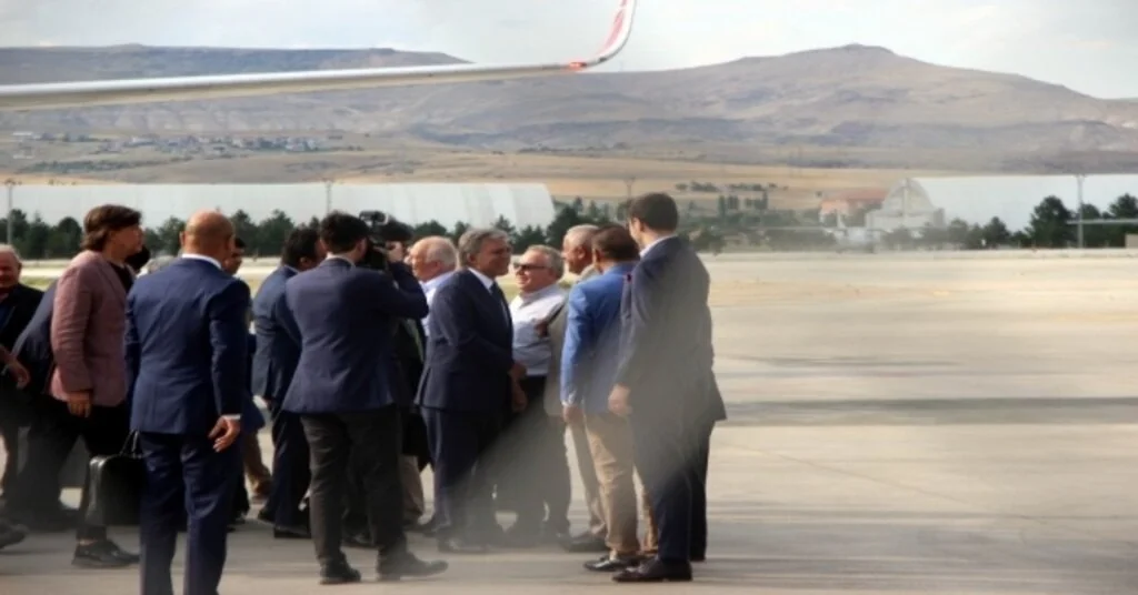 11. Cumhurbaşkanı Gül Yeni Parti Sorusuna Cevap Vermedi