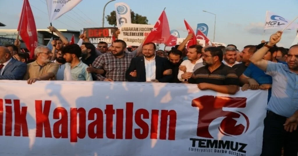 15 Temmuz Darbe Girişiminin Yıldönümünde İncirlik Üssüne Yürüdüler