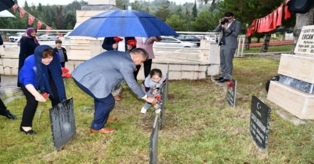 15 Temmuz Şehitleri Kabirleri Başında Anıldı