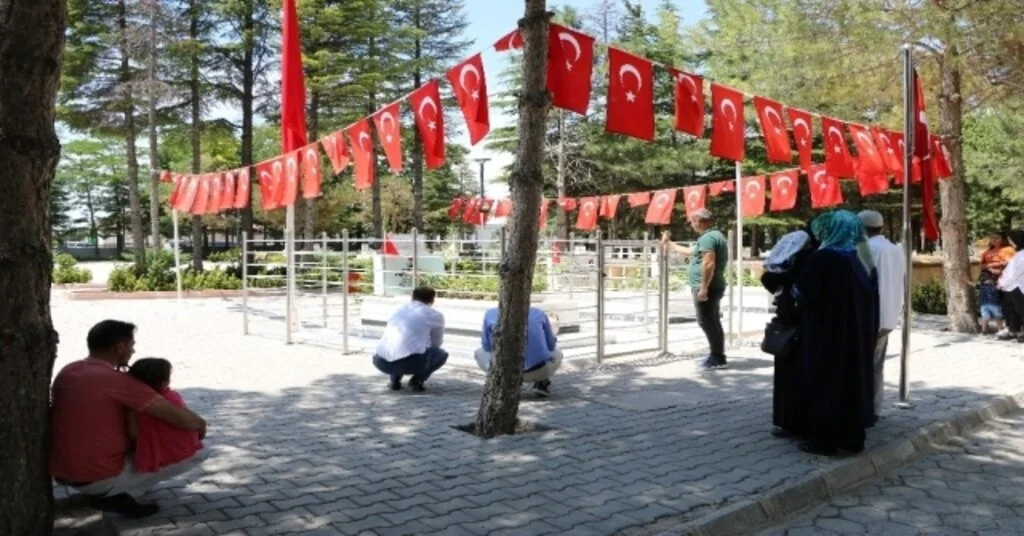 15 Temmuz Yıl Dönümünde Halisdemire Ziyaretçi Yoğunluğu