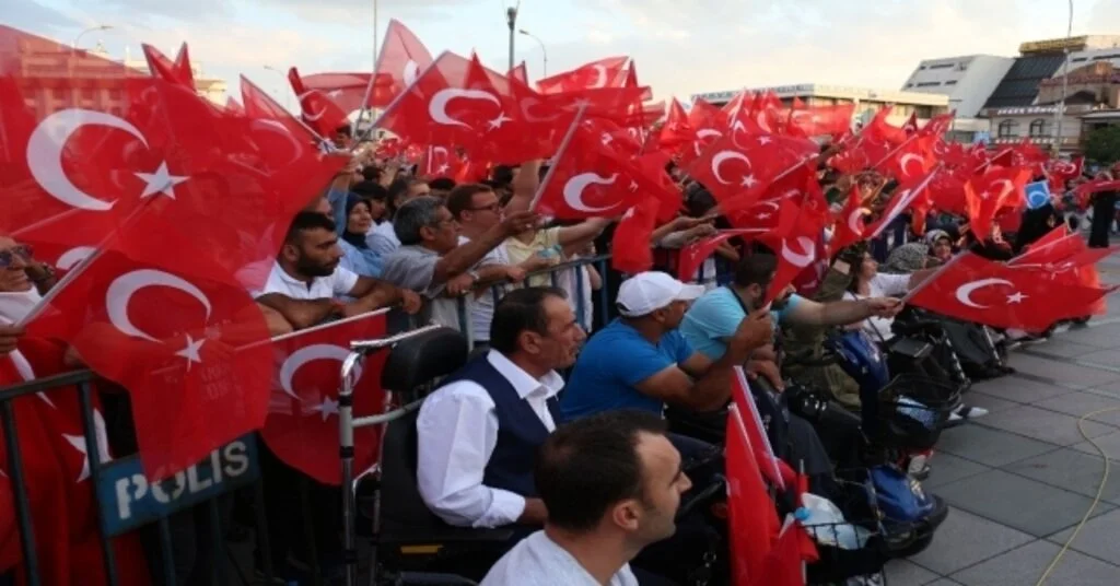15 Temmuzun Yıl Dönümünde Binlerce Kişi Mevlana Meydanına Akın Etti