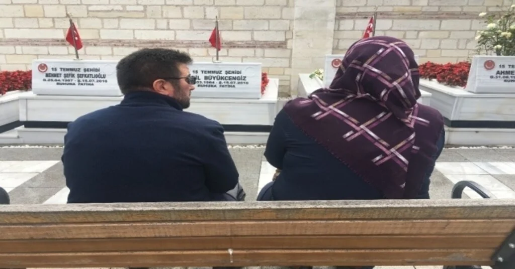 15 Temmuzun Yıl Dönümünde Vatandaşlar Şehitlikte Dua Etti