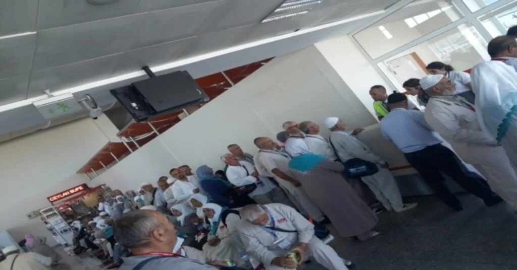 160 Hacı Adayı Havaalanında Mahsur Kaldı