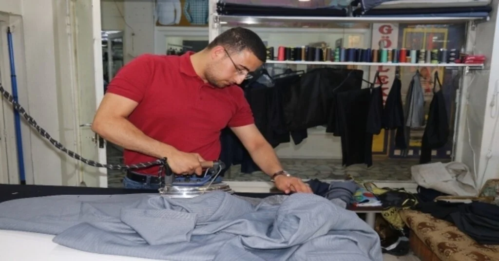 17 Yıldır İğne Ve Makas İle Kumaşları Şık Kıyafetlere Dönüştürüyor