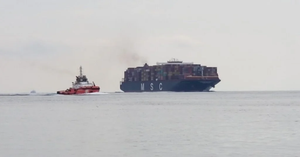 399 Metrelik Dev Gemi Çanakkale Boğazından Geçti