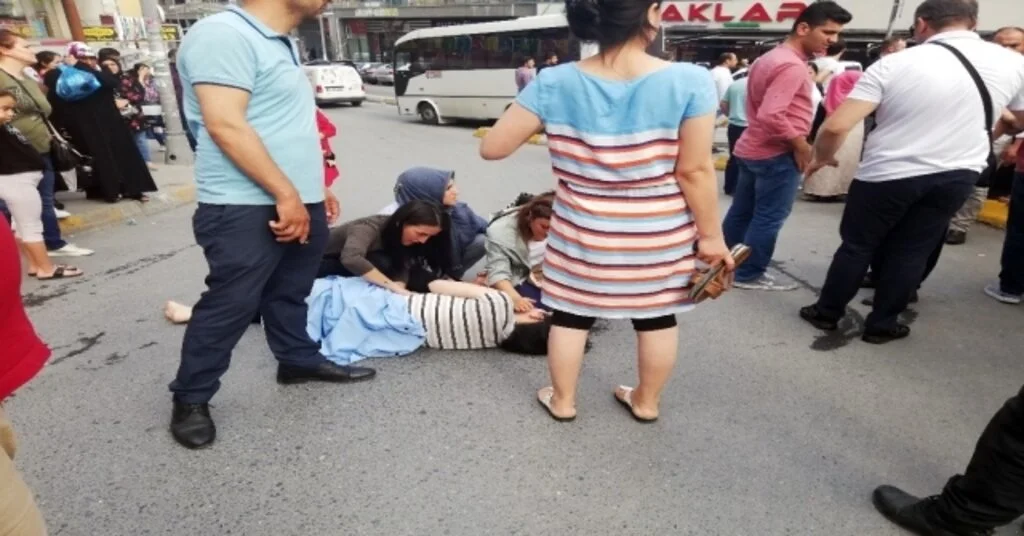 7 Aylık Hamile Kadına Kamyonet Çarptı, Vatandaşlar Seferber Oldu