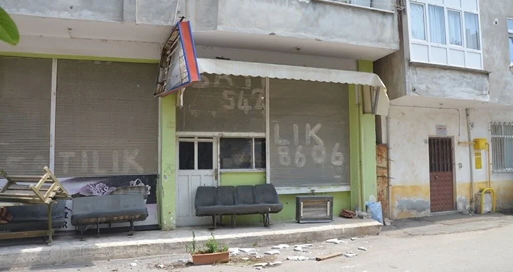 9 yaşındaki çocuk  balkondan düştü 