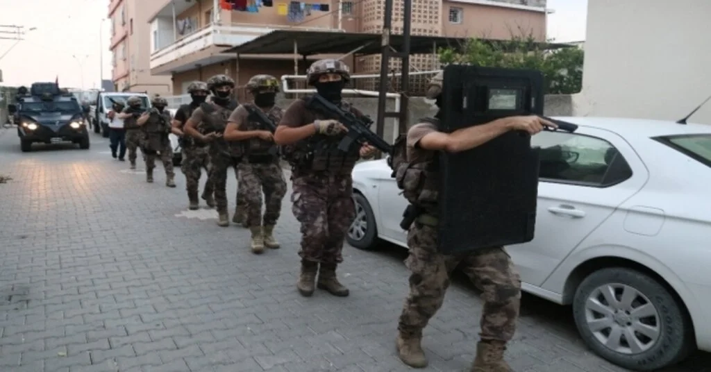 Adanada Dhkp-C Operasyonu: 8 Gözaltı Kararı