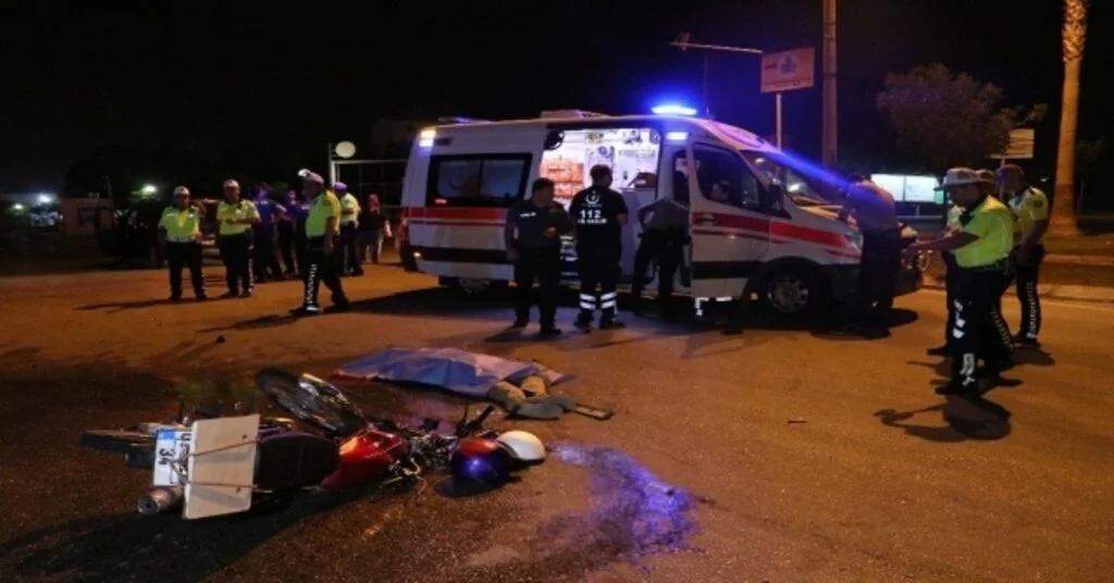 Adanada Hafif Ticari Araçla Motosiklet Çarpıştı: 1 Ölü