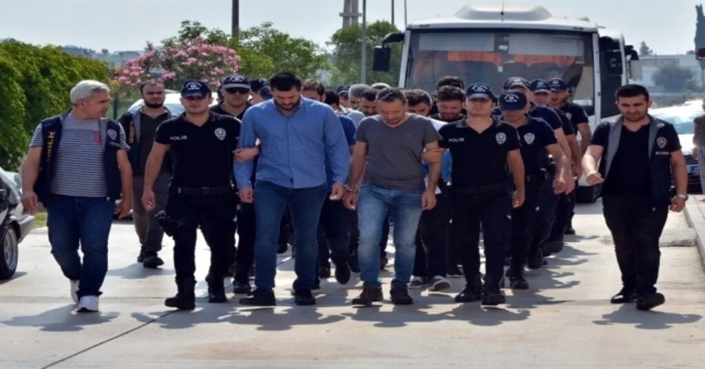 Adanada Yasa Dışı Bahis Şebekesi Çökertildi: 8 Tutuklama