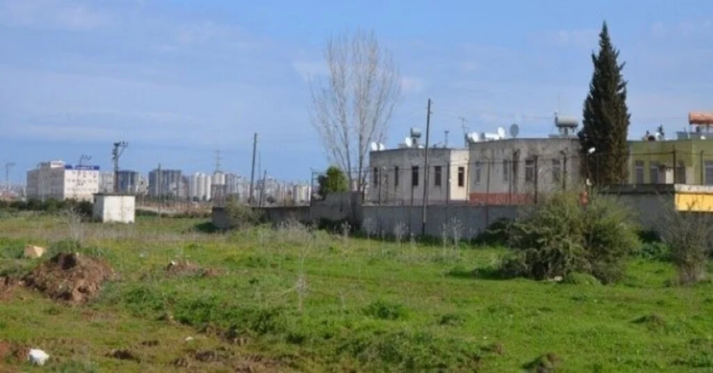Adanalılar ‘Sosyal Evlerin Konumundan Şikayetçi