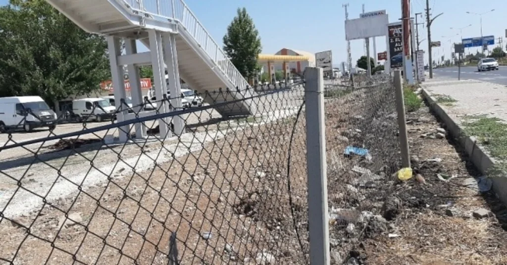 Adıyamanda Üst Geçit Komedisi