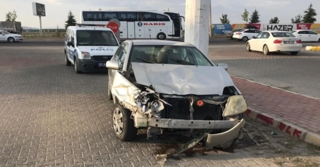 Afyonkarahisarda 5 Araçlı Zincirleme Trafik Kazası: 4 Yaralı