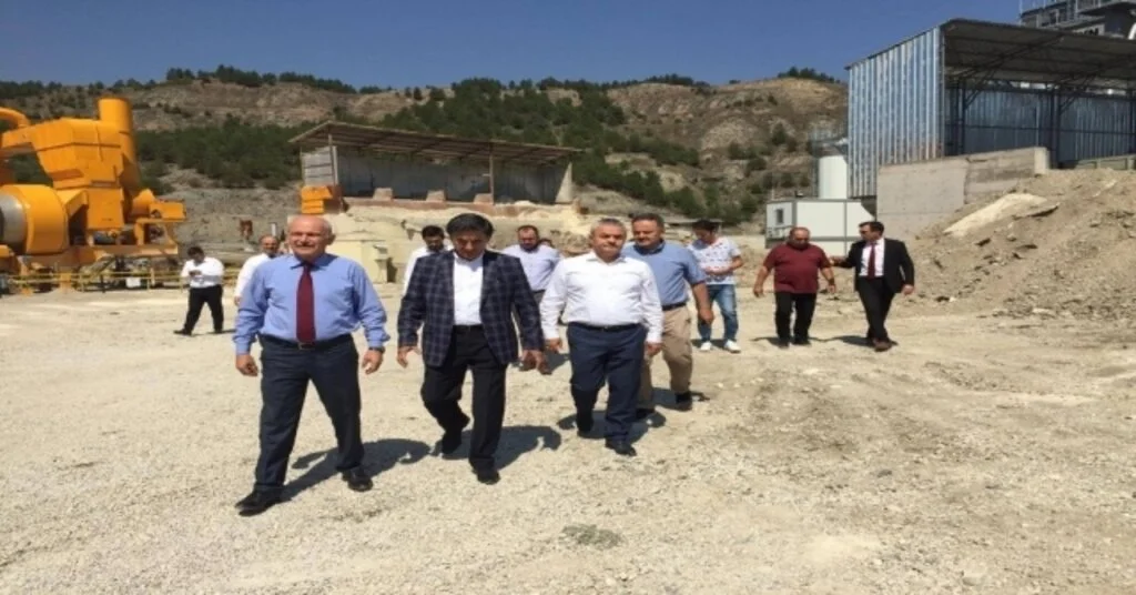 Ak Partili Vekiller İl Özel İdareye Ait Şantiye Alanında İncelemelerde Bulundu