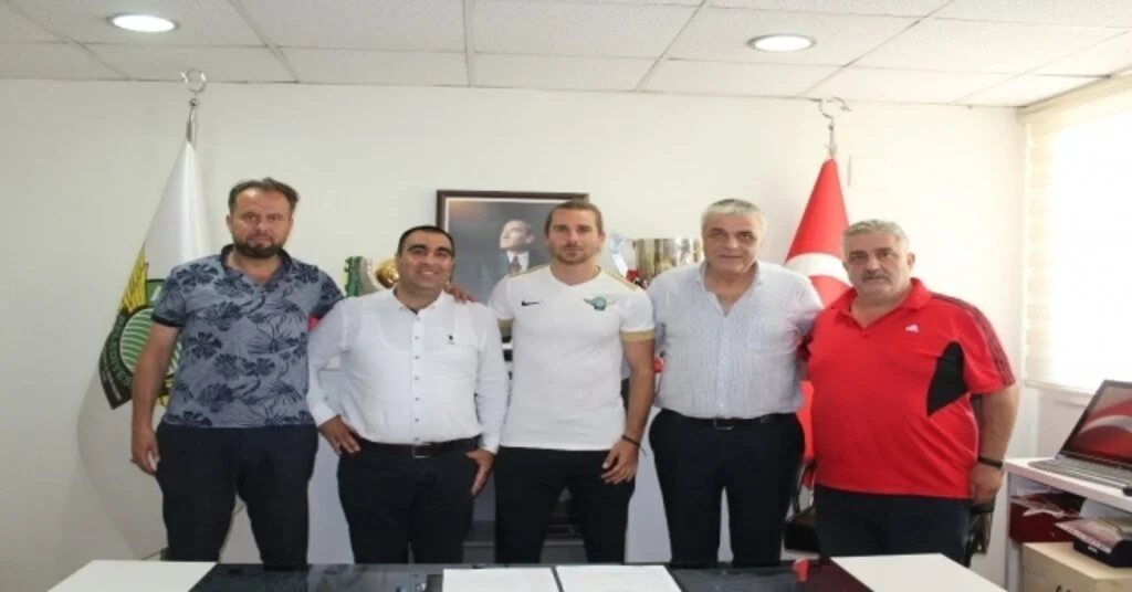 Akhisarsporda 2 İmza Birden