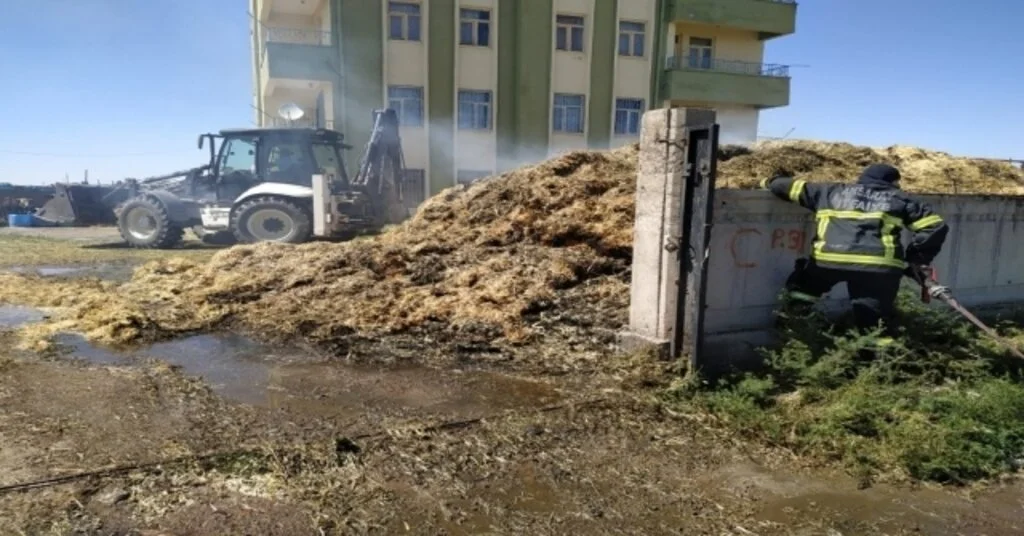 Aksarayda Saman Yangını Korkuttu