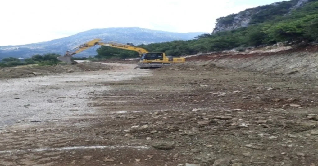Aksekinin Taşlıca Yolu Genişletiliyor