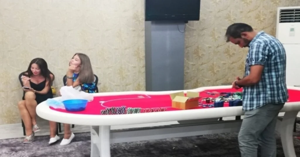 Alanyada Kurpiyer Kadınlı Poker Partisini Polis Baskını