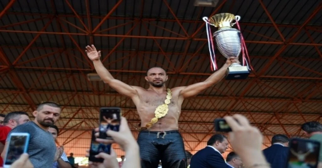 Ali Gürbüz Altın Kemeri Taktı