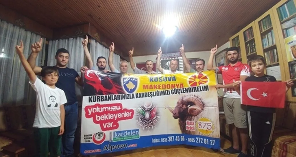 Alperenler kurban dağıtımı için gidiyor 