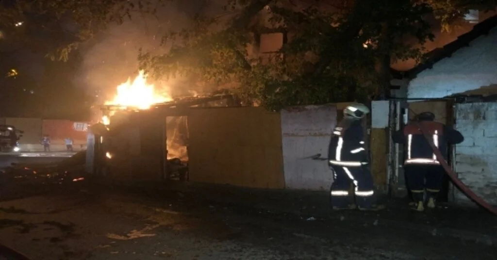Ankara Altındağda Çıkan Yangında 2 Ev Kül Oldu