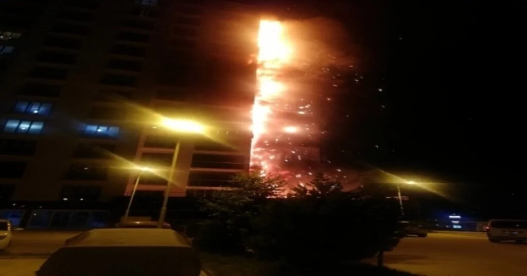 Ankarada 16 Katlı Binada Korkutan Yangın