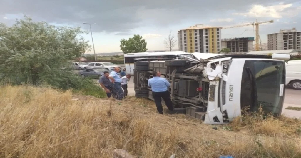 Ankarada İşçi Servisi Kaza Yaptı:14 Yaralı