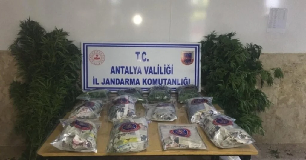 Antalyada Jandarmadan Uyuşturucu Operasyonu