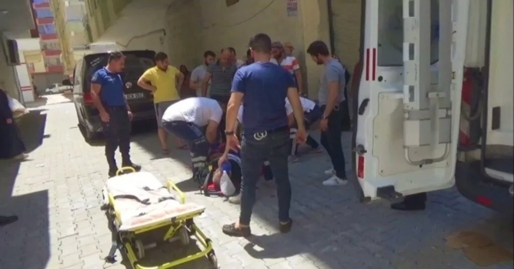Apartmanın 6Ncı Katından Düşen Öğretmen Hayatını Kaybetti