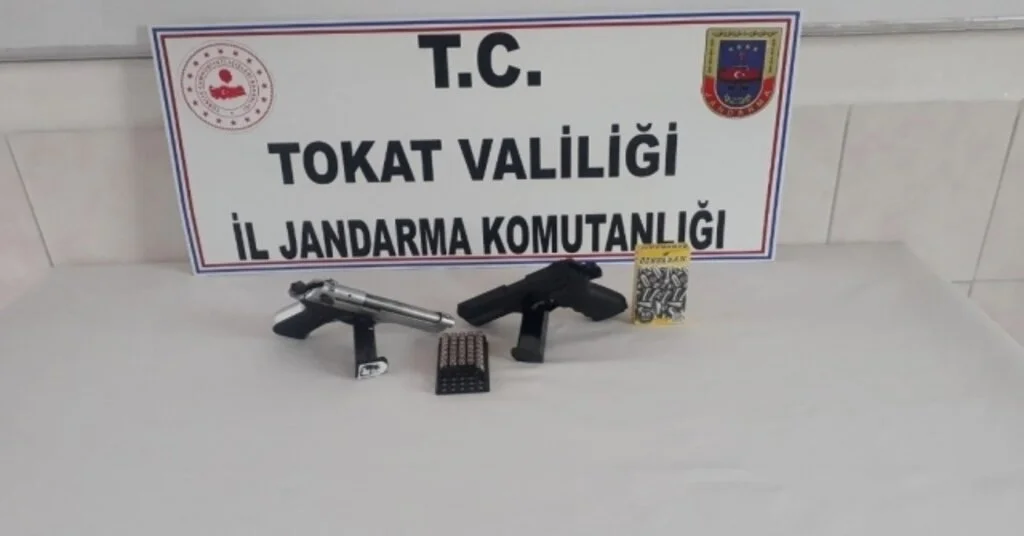 Araçtan Ateş Açtılar, Jandarmaya Yakalandılar