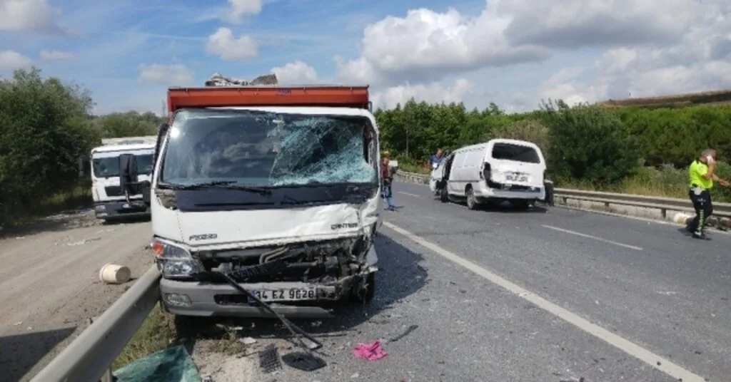 Arnavutköyde Trafik Kazası: 2 Yaralı