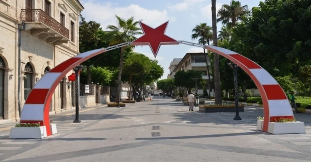Atatürk Caddesinin Simgesi Ay Yıldızlı Tak Yenilendi