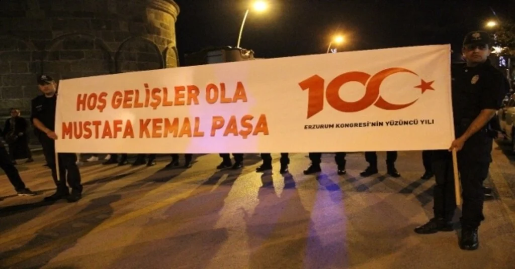 Atatürkün Erzuruma Gelişinin 100. Yılı Fener Alayıyla Kutlandı